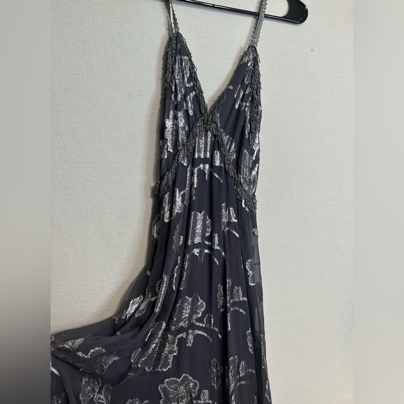 Elegant Silver Floral Maxi Dress - Picture 11 of 12